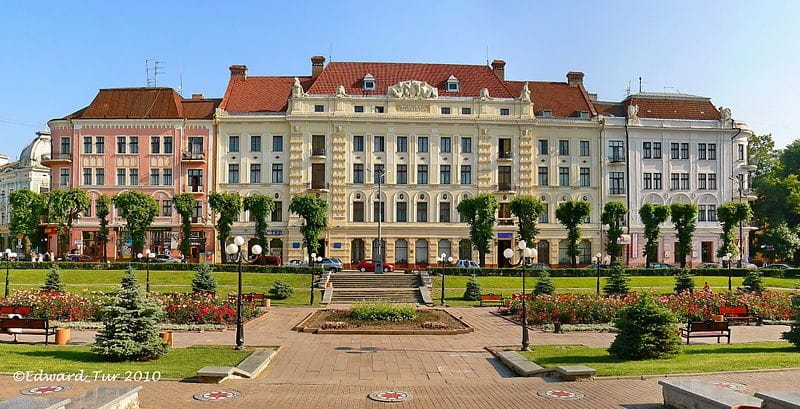 Театральна площа Чернівці