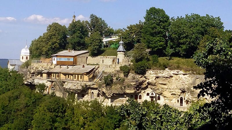 Монастирі Чернівецької області: вікові молитовні форпости