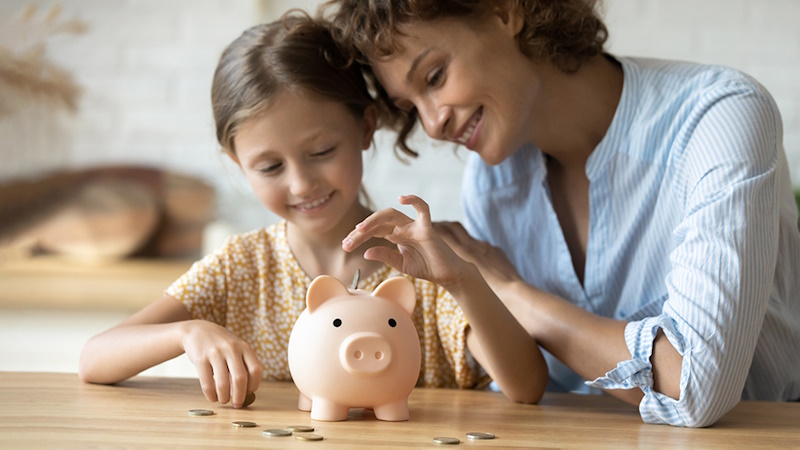 Скільки грошей давати першокласнику на місяць