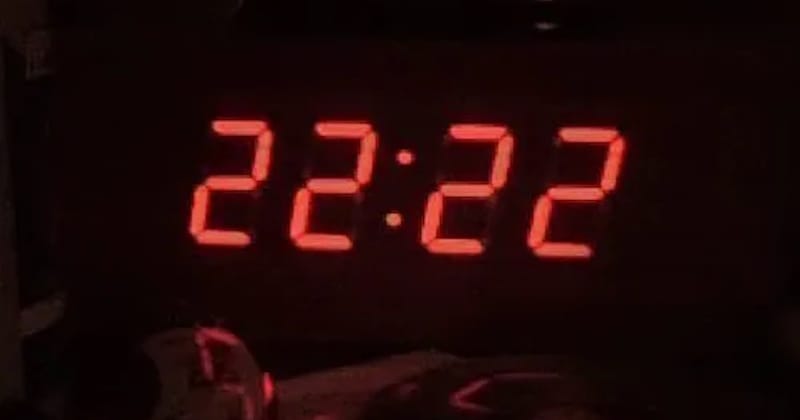 що означають однакові цифри на годиннику